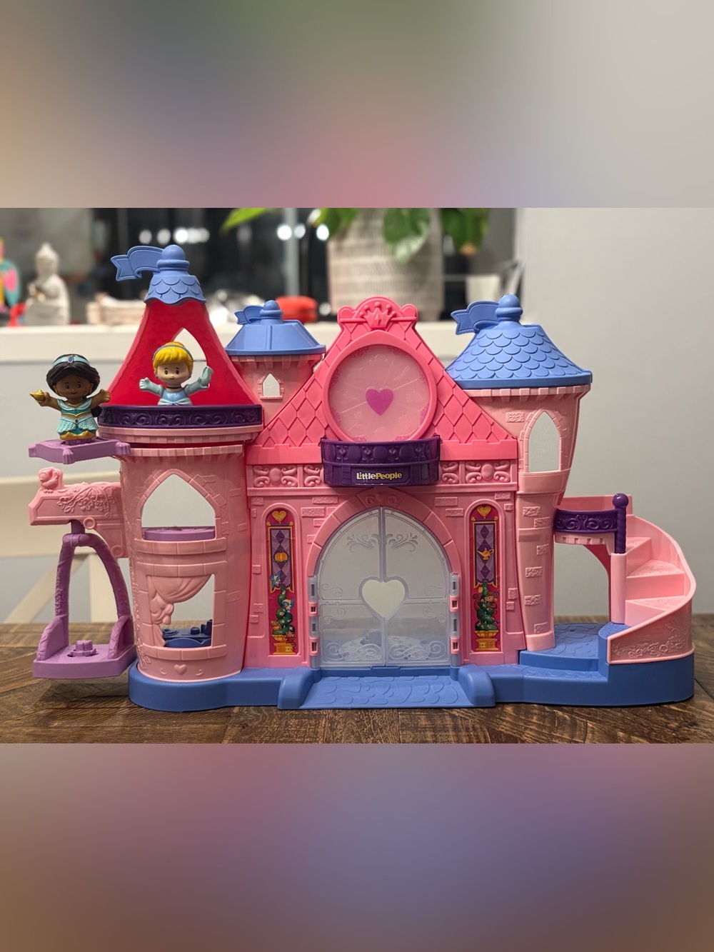 Little People Disney Princess Magical Lights & Dancing Castle (2 figures)